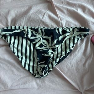 never worn reversible billabong bikini bottoms